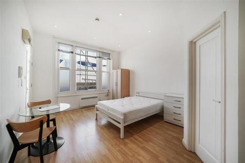 Studio to rent, Castletown Road, W14