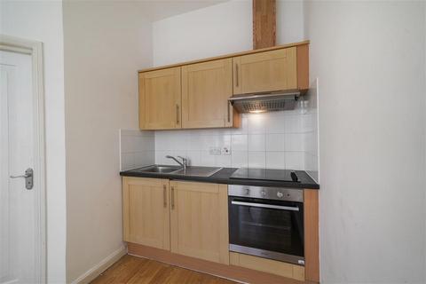 Studio to rent, Castletown Road, W14