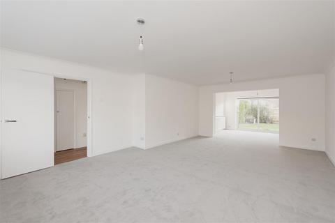5 Parry Close, Epsom, KT17 2PB