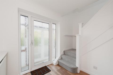 5 Parry Close, Epsom, KT17 2PB