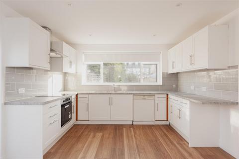 5 Parry Close, Epsom, KT17 2PB