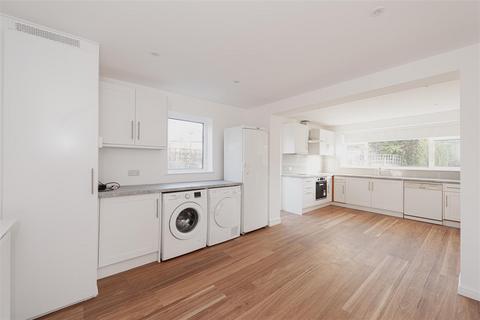 5 Parry Close, Epsom, KT17 2PB