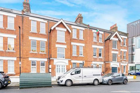 9 Bavent Road, London, SE5 9RY