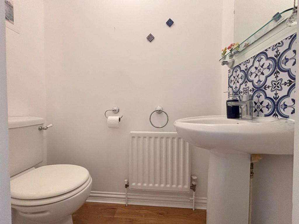 Downstairs toilet.jpg