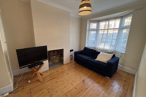 3 bedroom terraced house to rent, Holmesley Road, Forest Hill SE23