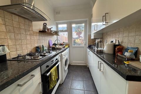 3 bedroom terraced house to rent, Holmesley Road, Forest Hill SE23