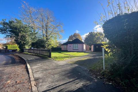 3 bedroom bungalow to rent, Gloucester Close, Alton GU34