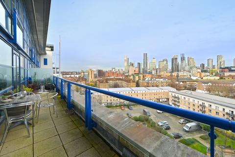 2 bedroom penthouse for sale, Apollo Building, London E14