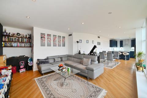 2 bedroom penthouse for sale, Apollo Building, London E14