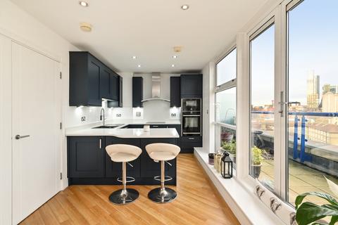 2 bedroom penthouse for sale, Apollo Building, London E14