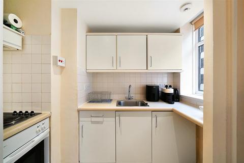 Studio to rent, Marsham Street, SW1P