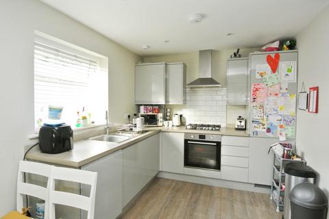 2 bedroom apartment for sale, Chertsey Road, Ashford TW15