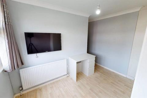 3 bedroom house to rent, Sunnymeade Chigwell