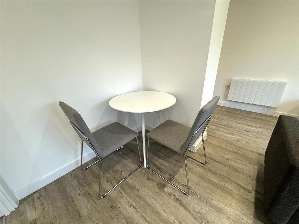 Dining area pic 2.jpg