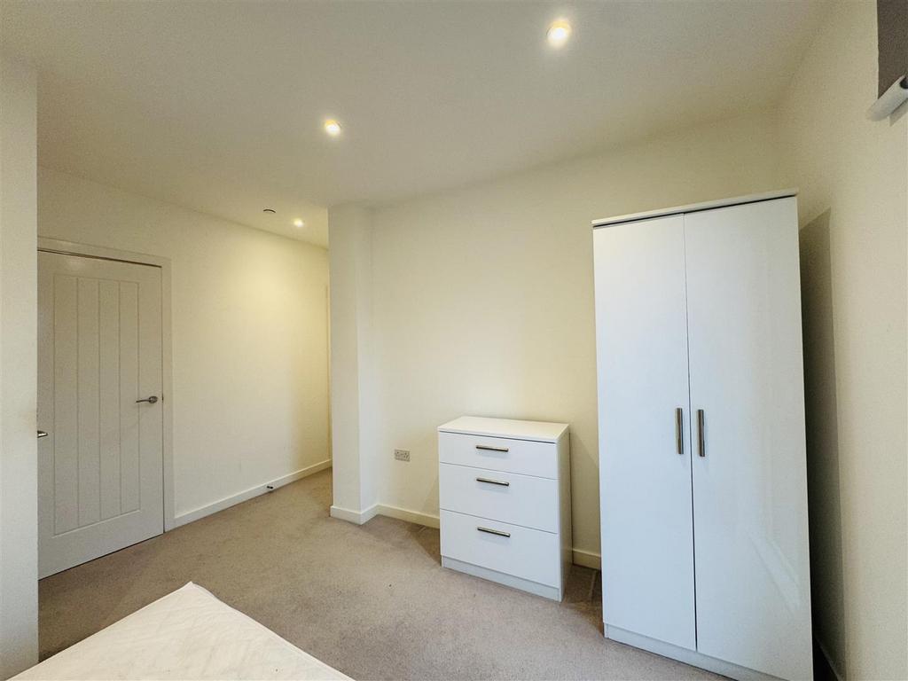 Bedroom pic 3.jpg