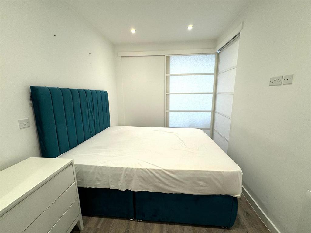 Bedroom pic 2.jpg