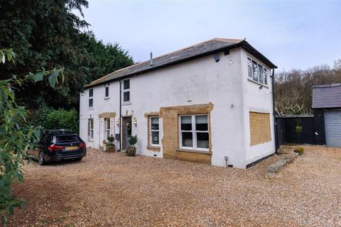 3 bedroom detached house for sale, High Road, Epping