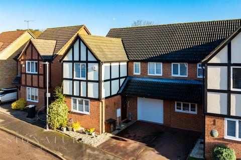 3 bedroom semi-detached house for sale, Harlech Road, Abbots Langley