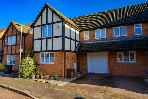 3 bedroom semi-detached house for sale, Harlech Road, Abbots Langley