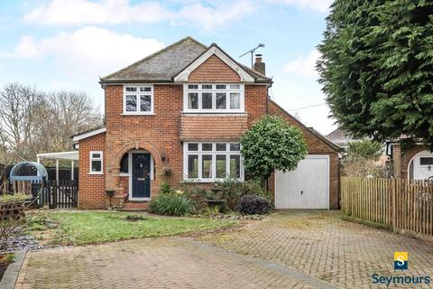 4 bedroom detached house for sale, Rydes Avenue, Surrey GU2