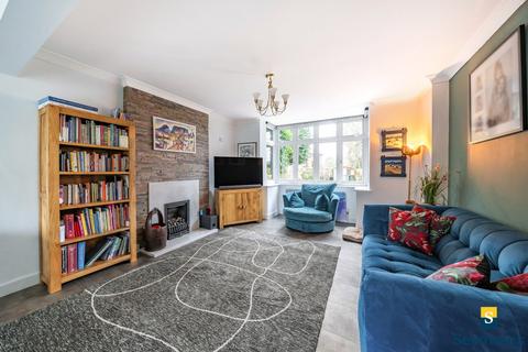 26 Rydes Avenue, Guildford, GU2 9SR