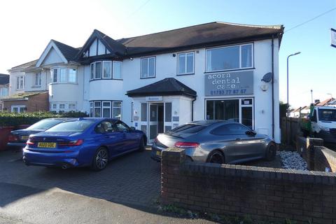 2 bedroom maisonette to rent, Stoke Poges Lane, Slough