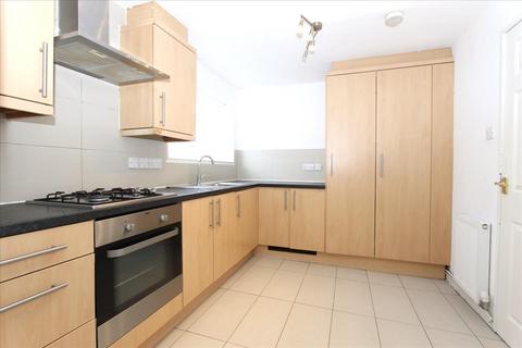 4 bedroom house to rent, Roundhill Drive, London, EN2