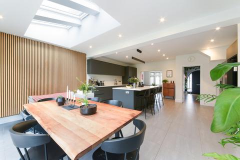81 Kings Drive, Surbiton, KT5 8NH