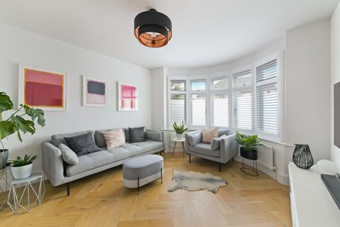 81 Kings Drive, Surbiton, KT5 8NH