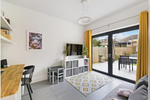 81 Kings Drive, Surbiton, KT5 8NH