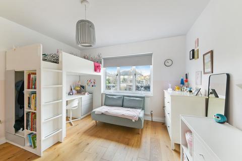 81 Kings Drive, Surbiton, KT5 8NH