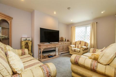 3 bedroom end of terrace house for sale, Sunroyd Avenue, Wakefield WF4