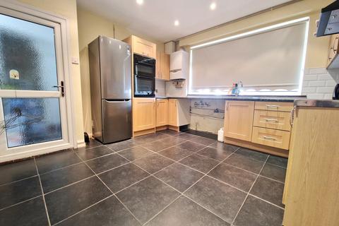 3 bedroom terraced house to rent, Bowman Avenue, London E16