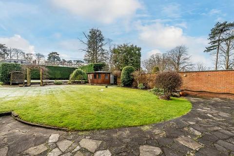 10 Tanners Dean, Leatherhead, KT22 8RU