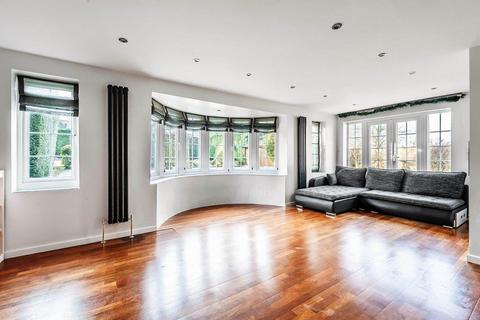 10 Tanners Dean, Leatherhead, KT22 8RU
