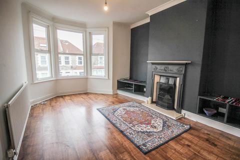 3 bedroom flat for sale, Southend Road* South Ward*Two Bedrooms + Loft Room/Occasional Bedroom*South Facing Balcony*