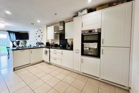 4 bedroom house to rent, Westview Close, Peacehaven