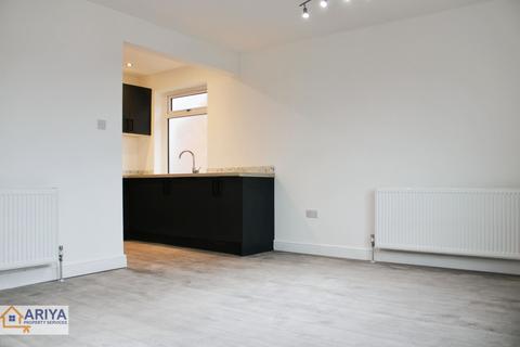 3 bedroom apartment to rent, Carlisle Street, Leicester LE3