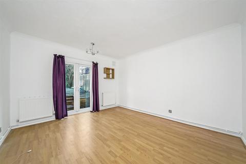 2 bedroom apartment for sale, Sewardstone Gardens, London E4