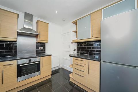 2 bedroom apartment for sale, Sewardstone Gardens, London E4