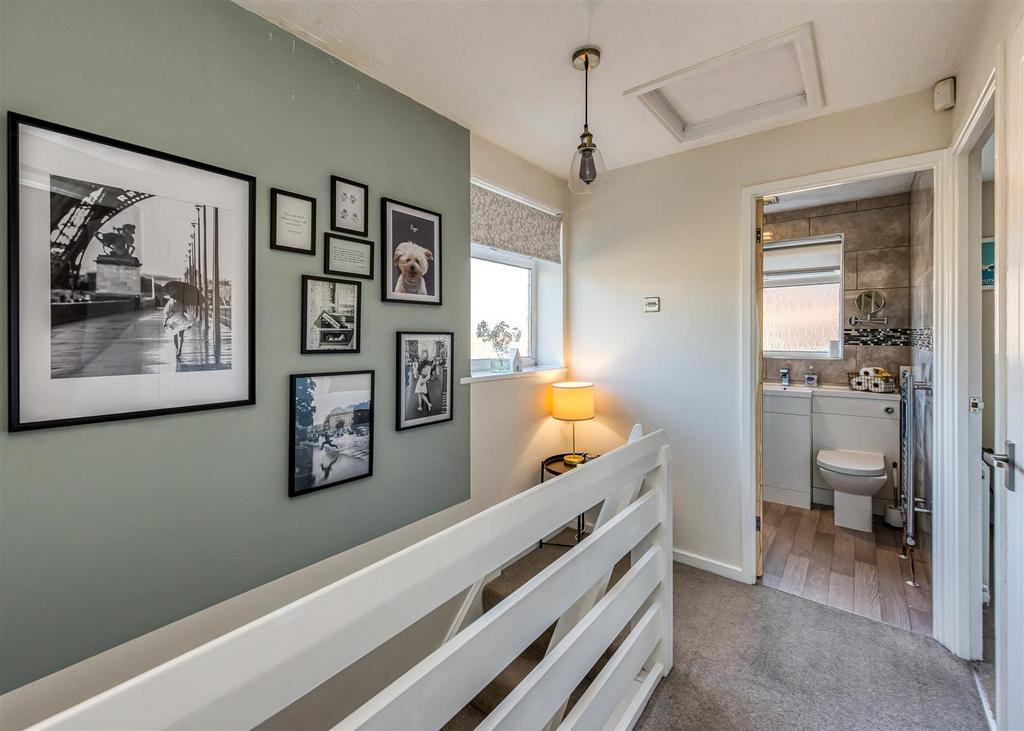 21 Millers Vale-Landing.jpg