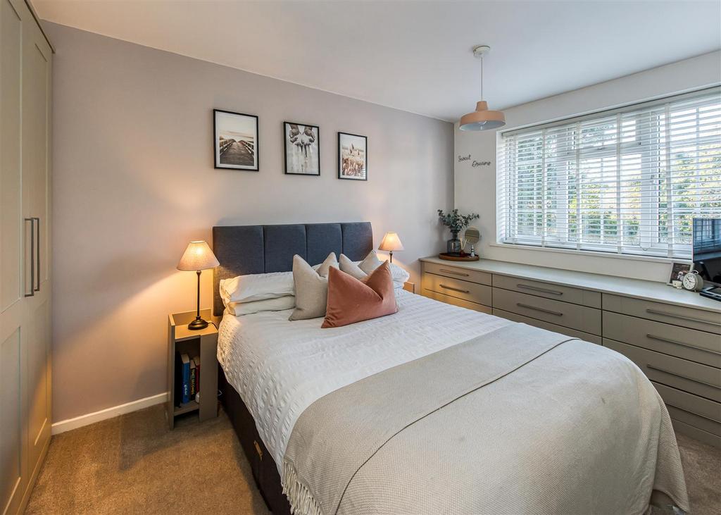 21 Millers Vale-Bedroom 1.jpg