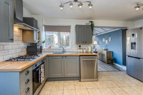 21 Millers Vale, Wombourne, Wolverhampton, WV5 8HR