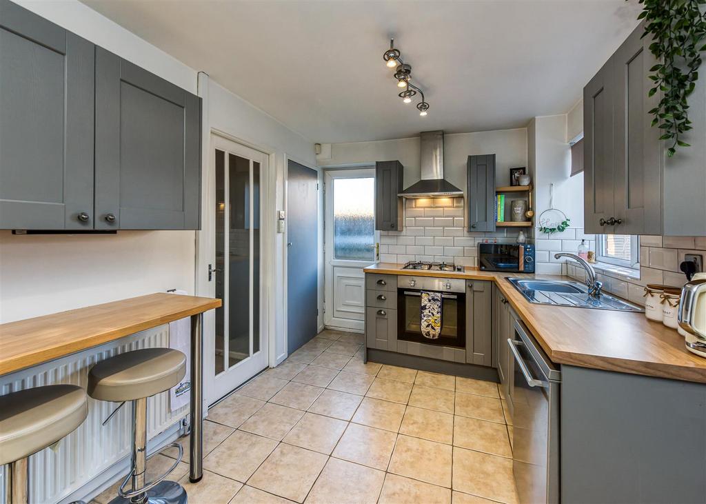21 Millers Vale-Kitchen.jpg
