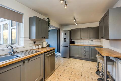 21 Millers Vale, Wombourne, Wolverhampton, WV5 8HR