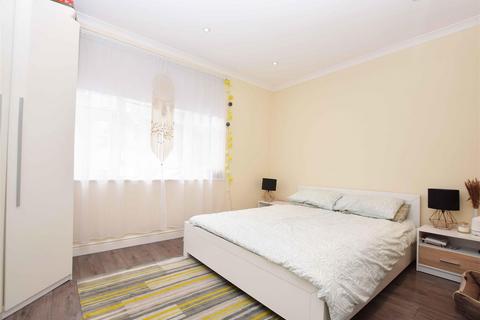 1 bedroom apartment to rent, Tudor Road, Hampton