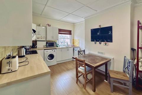 2 bedroom apartment to rent, Tisbury Road, Hove