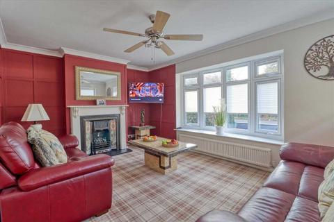 58 Cherry Tree Avenue, Clacton-on-sea, CO15 1AS