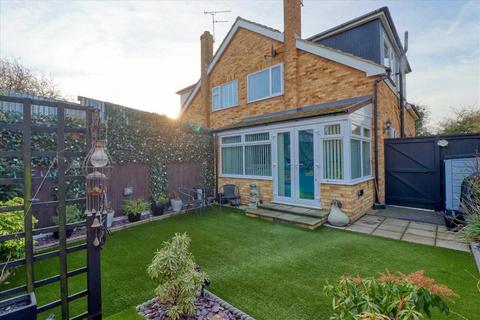 58 Cherry Tree Avenue, Clacton-on-sea, CO15 1AS