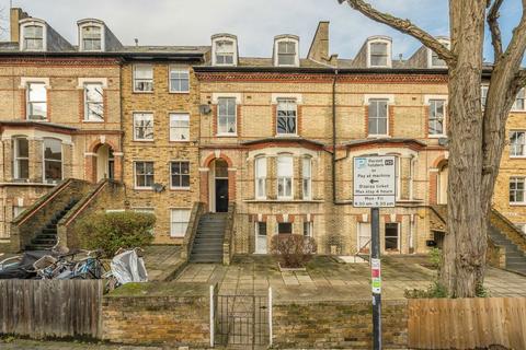 1 bedroom flat to rent, St. James Terrace, London SW12